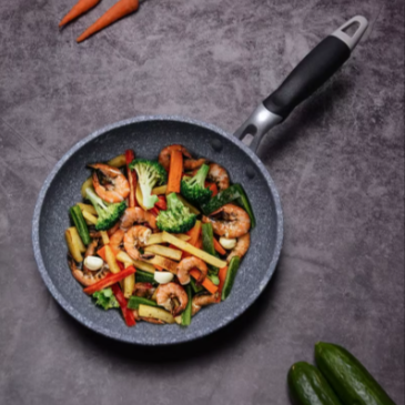 poêle_à_frire_en_pierre_pour_cuire_légumes