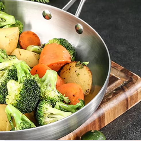 poele_inox_et_legumes_appetissants