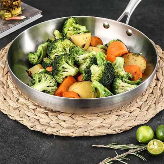 poele_inox_pour_presenter_legumes