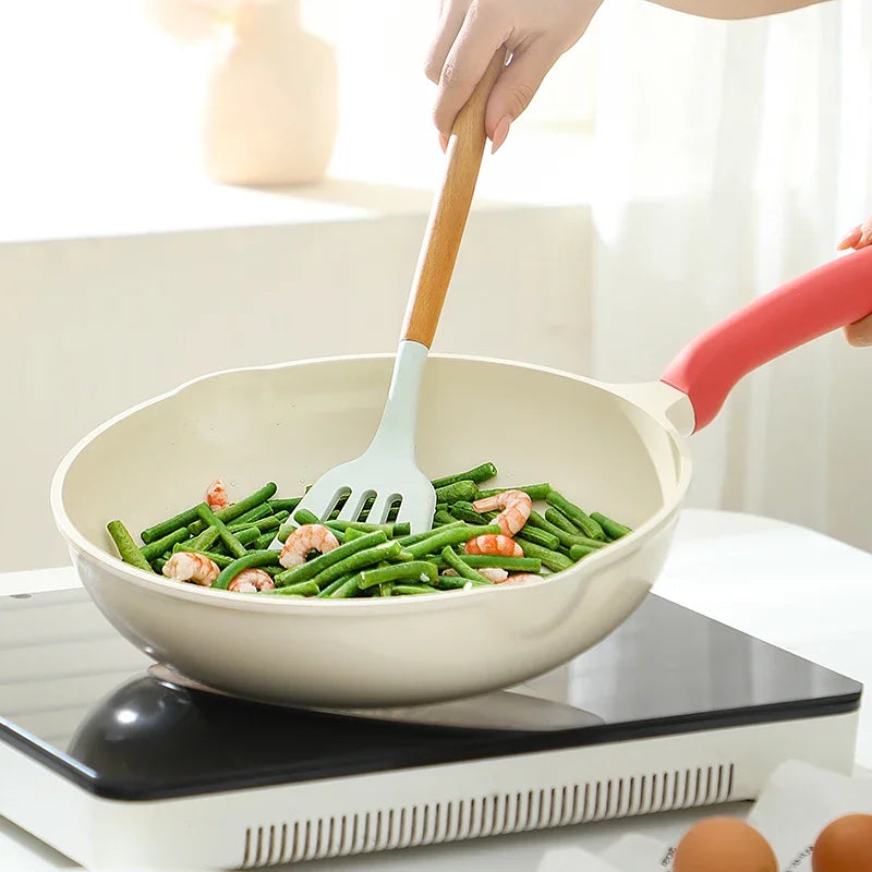 Poêle céramique blanche cuit haricot vert
